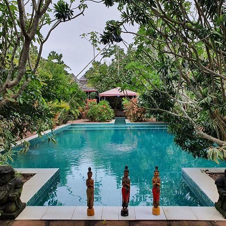 Taman Indah Resort Tamanredjo Экстерьер фото