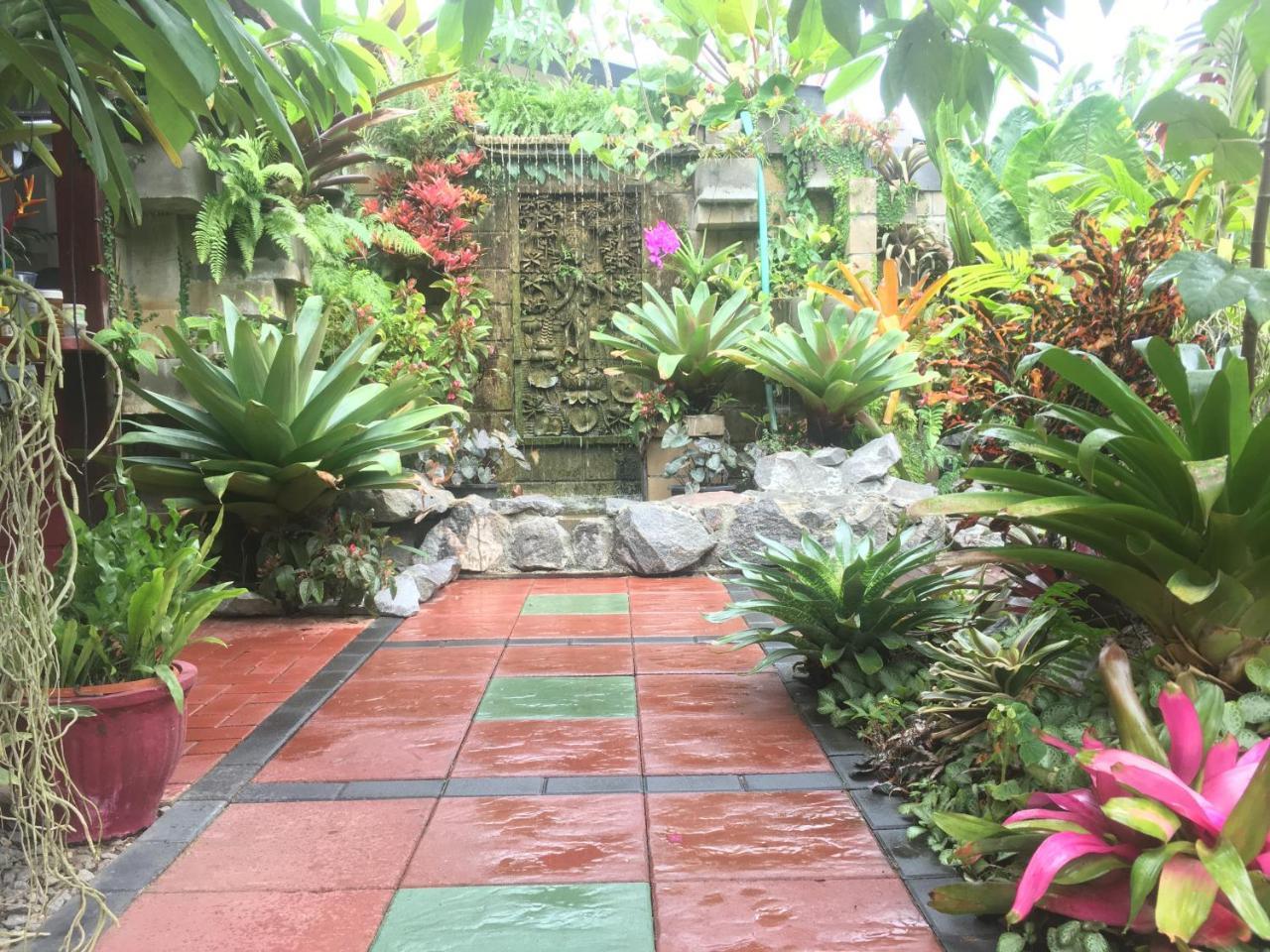Taman Indah Resort Tamanredjo Экстерьер фото