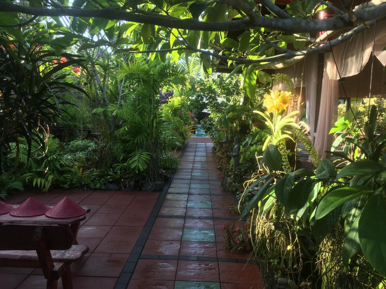 Taman Indah Resort Tamanredjo Экстерьер фото